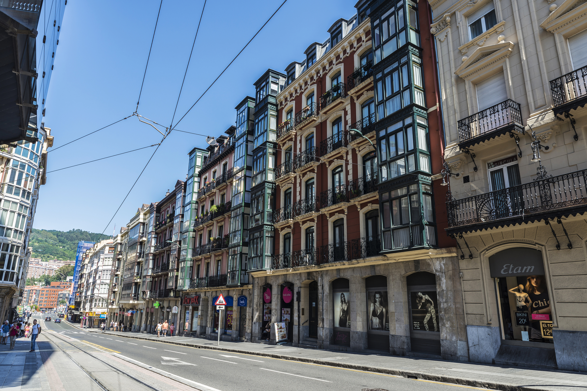 Las compraventas de vivienda caen un 4% en junio: ¿dónde se está frenando el mercado?