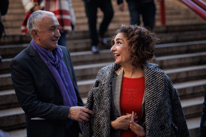 Montero niega a las empresas que puedan repercutir el salario mínimo en los concursos