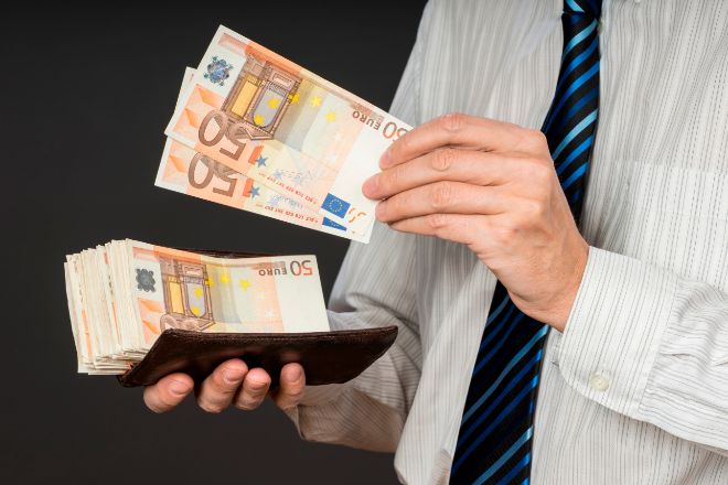 Los costes laborales aumentan un 5% y los sueldos marcan máximos en 23 años