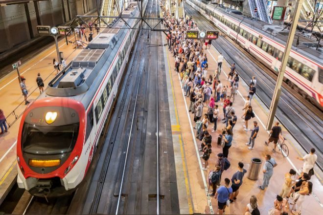 El Gobierno amplía a 2024 la gratuidad de los Cercanías y la rebaja del 50% en el transporte autonómico