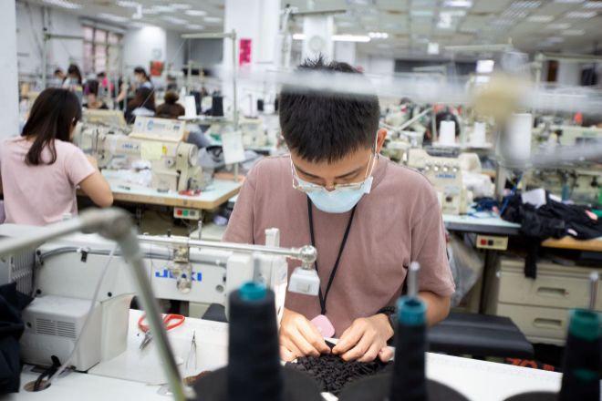 La actividad en la industria manufacturera de China continuó su contracción en diciembre