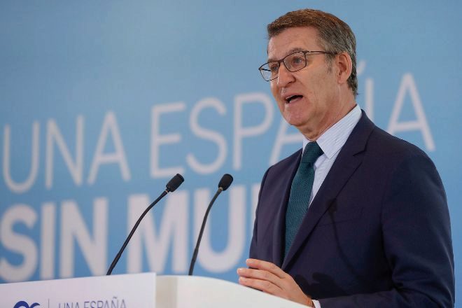 Feijóo asume que bancos y energéticas «repercuten» a los clientes el impuesto contra sus beneficios pese a estar prohibido