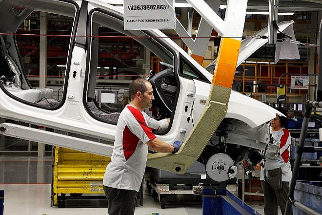 La industria española se contrae  por noveno mes consecutivo