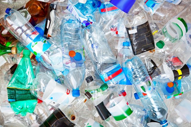 Guía de todos los impuestos que llegan en 2024: envases no reutilizables y residuos