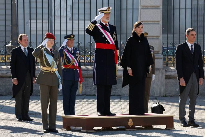 El Rey alaba el papel del Ejército en «la defensa del marco de convivencia democrático»