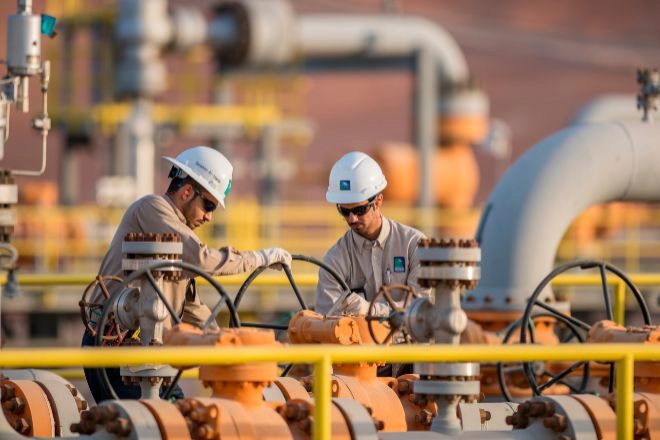 El petróleo cae casi un 4% tras la bajada de precios saudíes