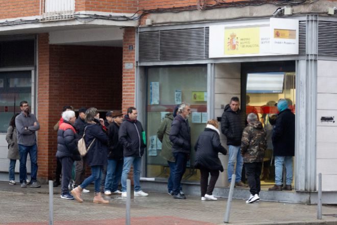 La tasa de paro de la eurozona baja al mínimo histórico del 6,4% pese a las alertas de recesión