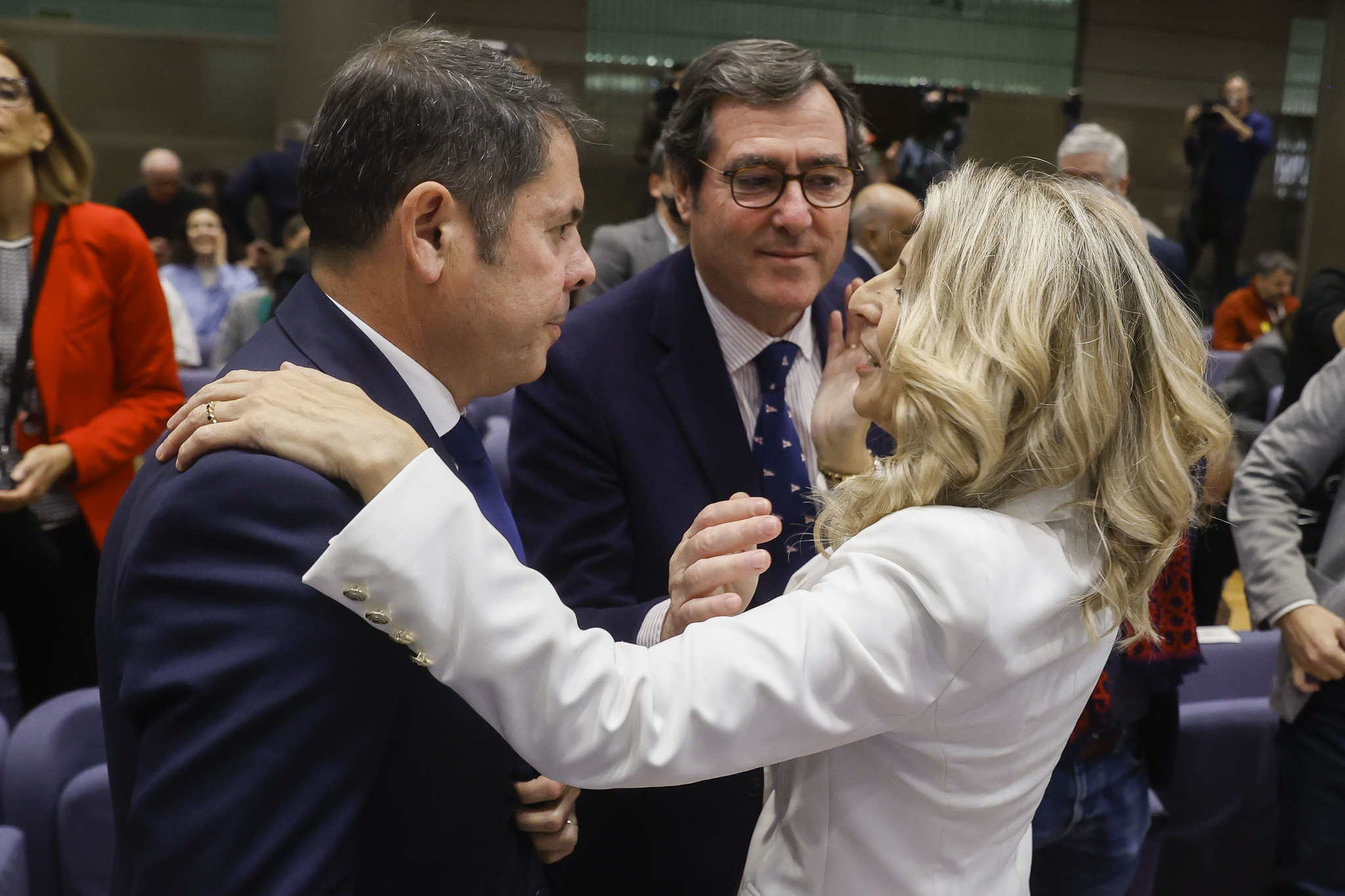 Trabajo ofrece más flexibilidad en la reducción de la jornada en busca del acuerdo de la CEOE