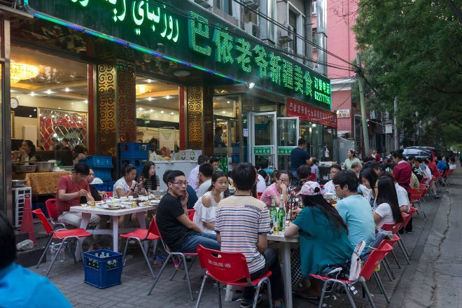 Los asiáticos comen habitualmente fuera de casa porque los restaurante