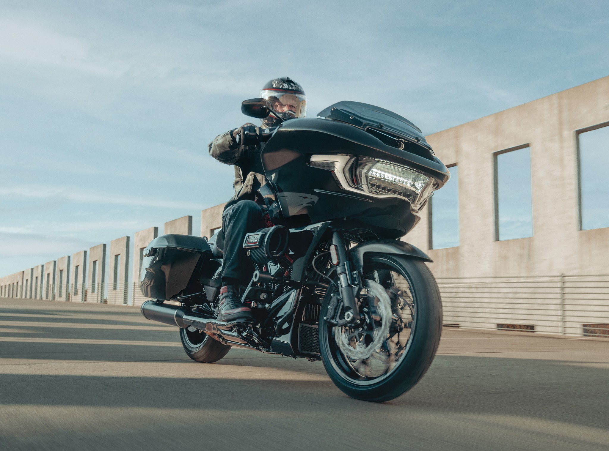 La CVO Road Glide ST supone mayor nivel del estilo bagger de Harley-Davidson.