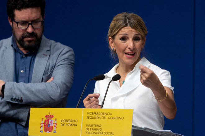 La patronal y los sindicatos intentarán pactar la reducción de jornada, sin el Gobierno