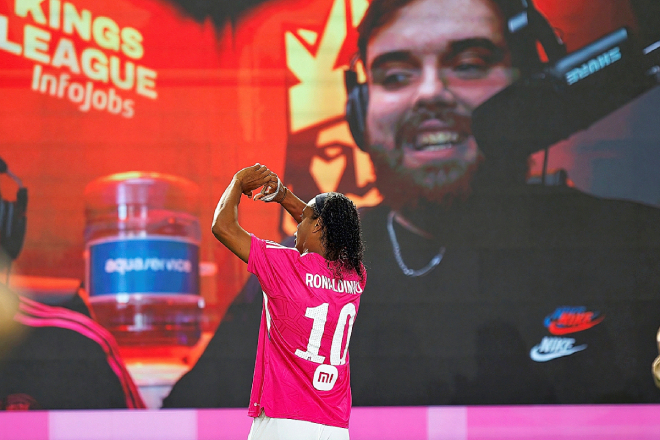 El 'influencer' Ibai Llanos retransmite uno de los partidos de su equipo en la Kings League, liderado por Ronaldinho