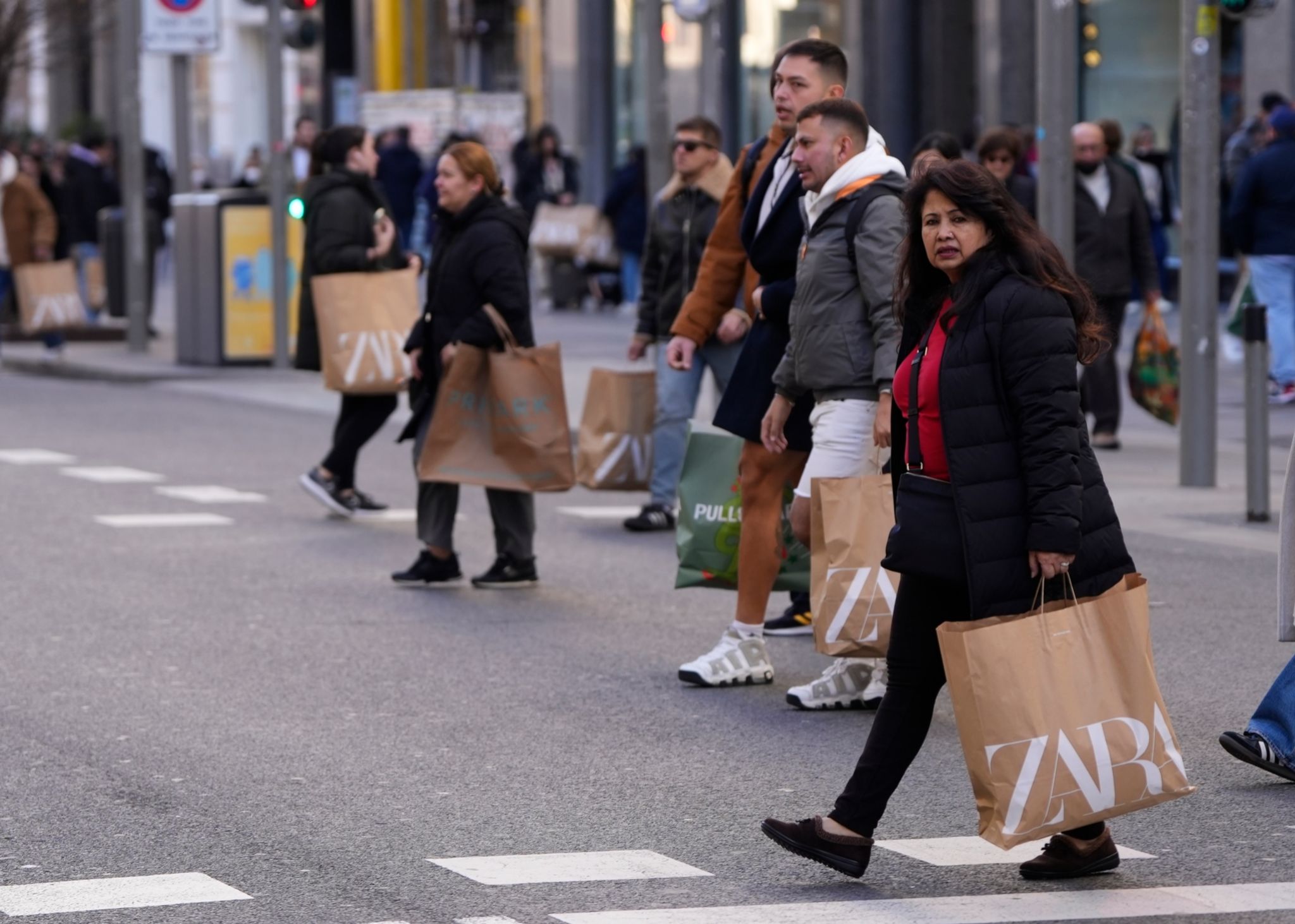 La economía española crece un 2,5% en 2023 gracias al consumo privado y las exportaciones