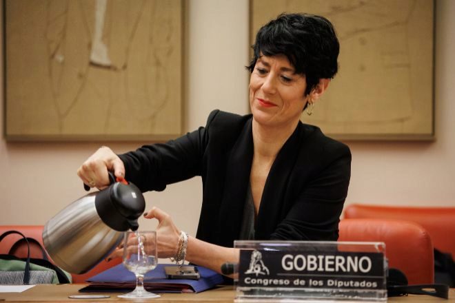 Saiz anuncia un permiso pagado de 4 semanas para cuidar de los hijos