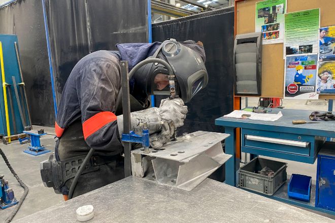La caída del sector manufactero se atenúa en enero hasta su mejor nivel en diez meses