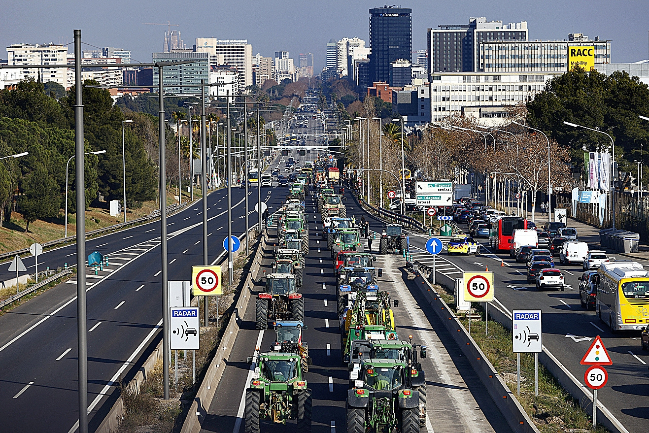 El malestar rural escala y el gran consumo urge garantizar el transporte
