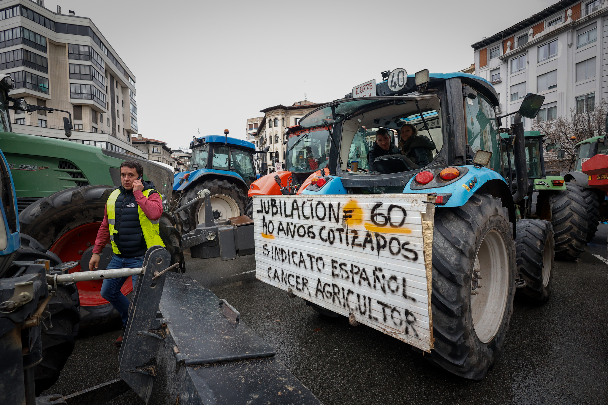 ¿Pueden sancionarme si llego tarde al trabajo por las protestas de los tractores?