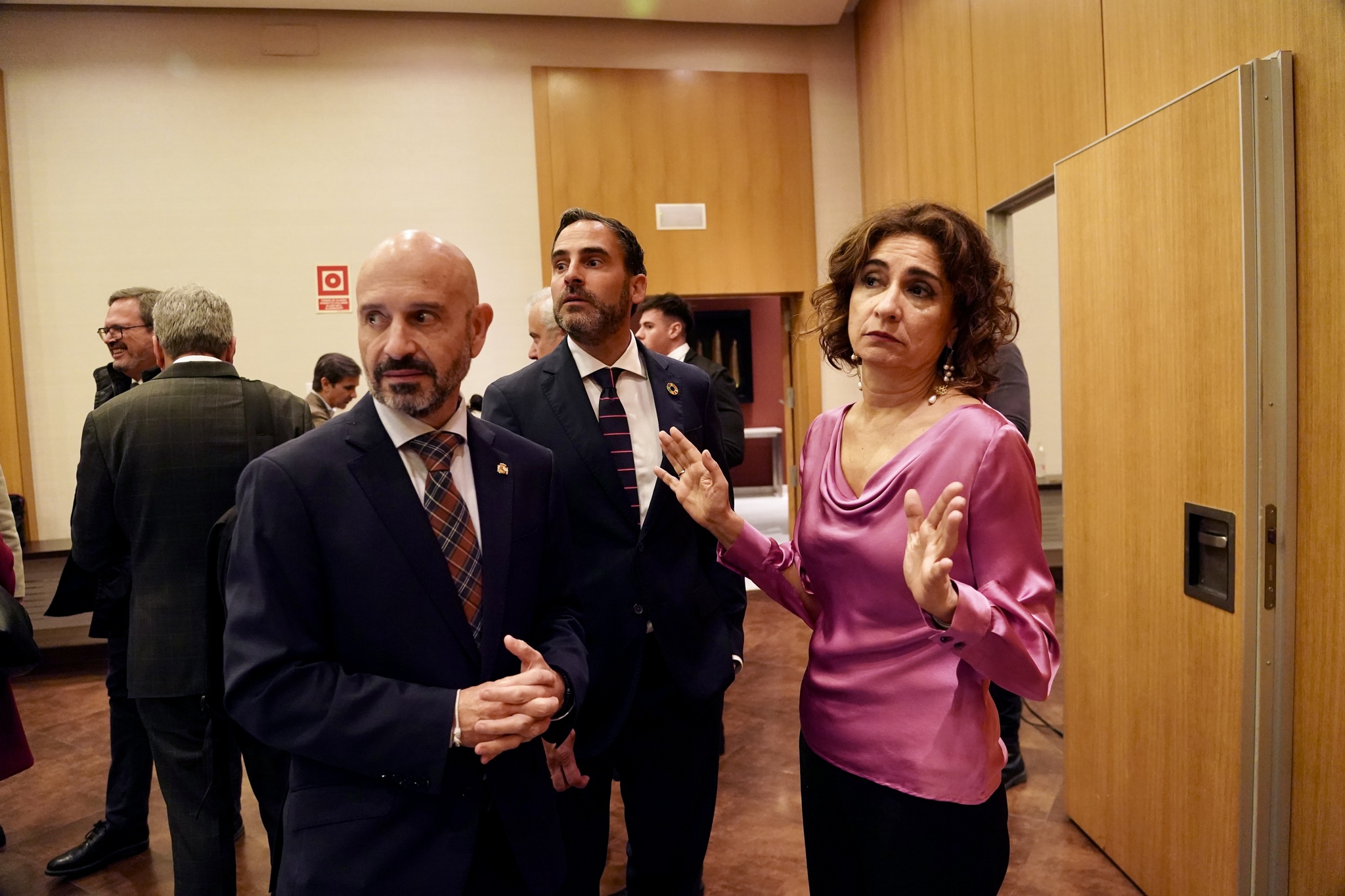 El pulso político por la senda fiscal complica cumplir el límite de déficit