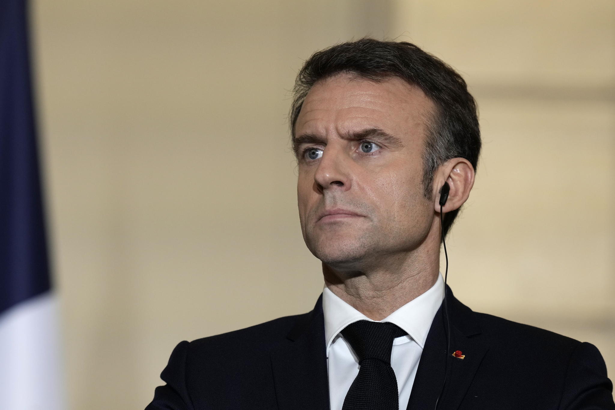 Francia revisa a la baja su crecimiento y recortará el gasto en 10.000 millones en 2024
