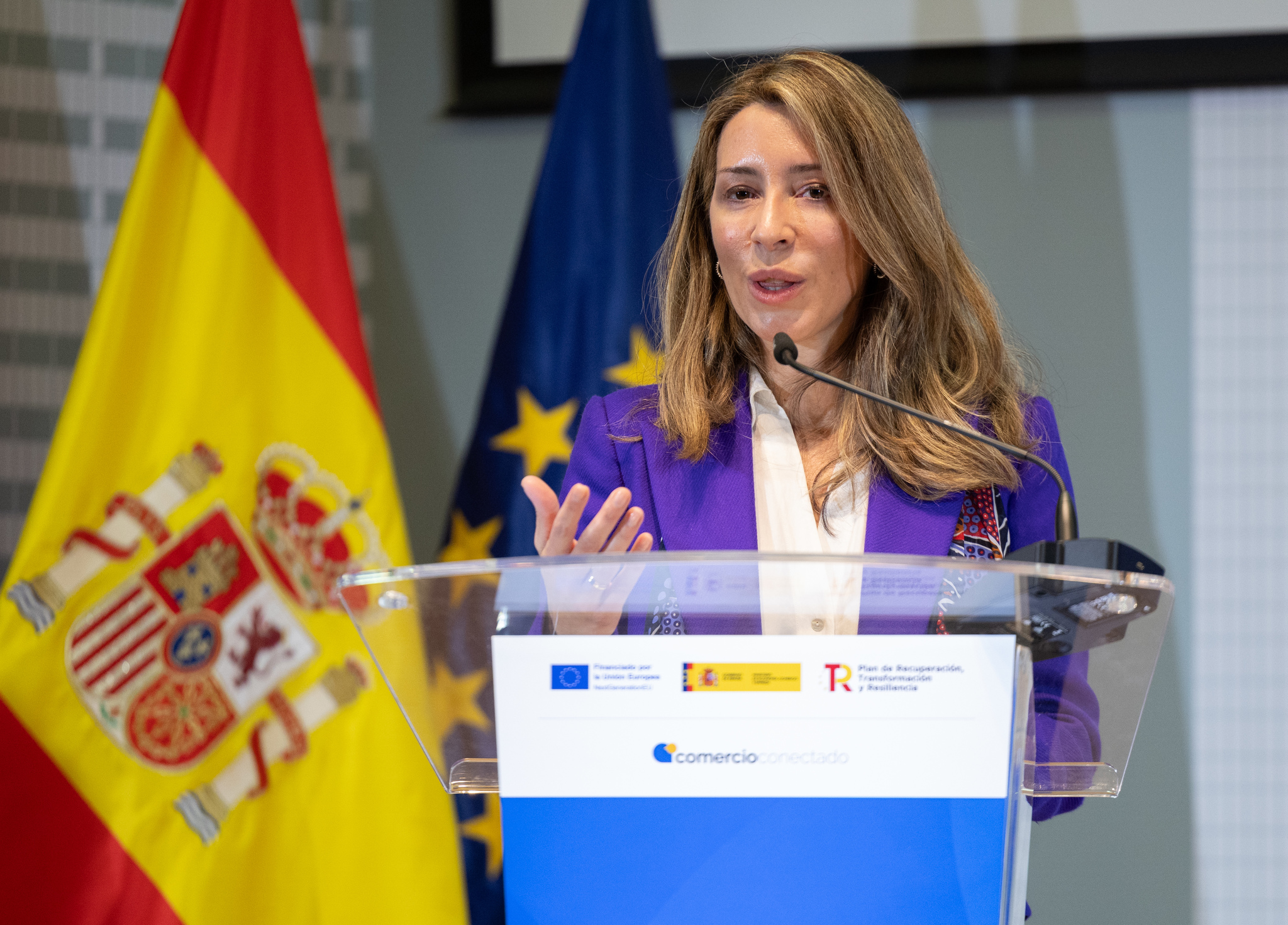 El déficit comercial se reduce un 43,3% en 2023 pese a la caída de las exportaciones