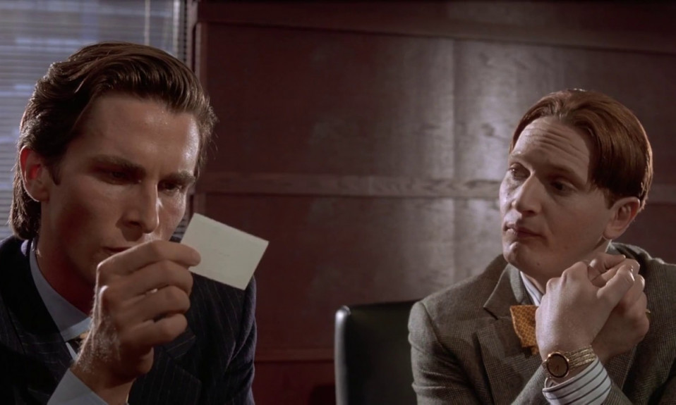 En la cinta 'American Psycho' (Mary Harron, 2000), Patrick Bateman (Christian Bale) reconoce las tarjetas de visita como un arma de dimensiones incuestionables que sirve como herramienta competitiva y que a su vez representa un importante símbolo de estatus.