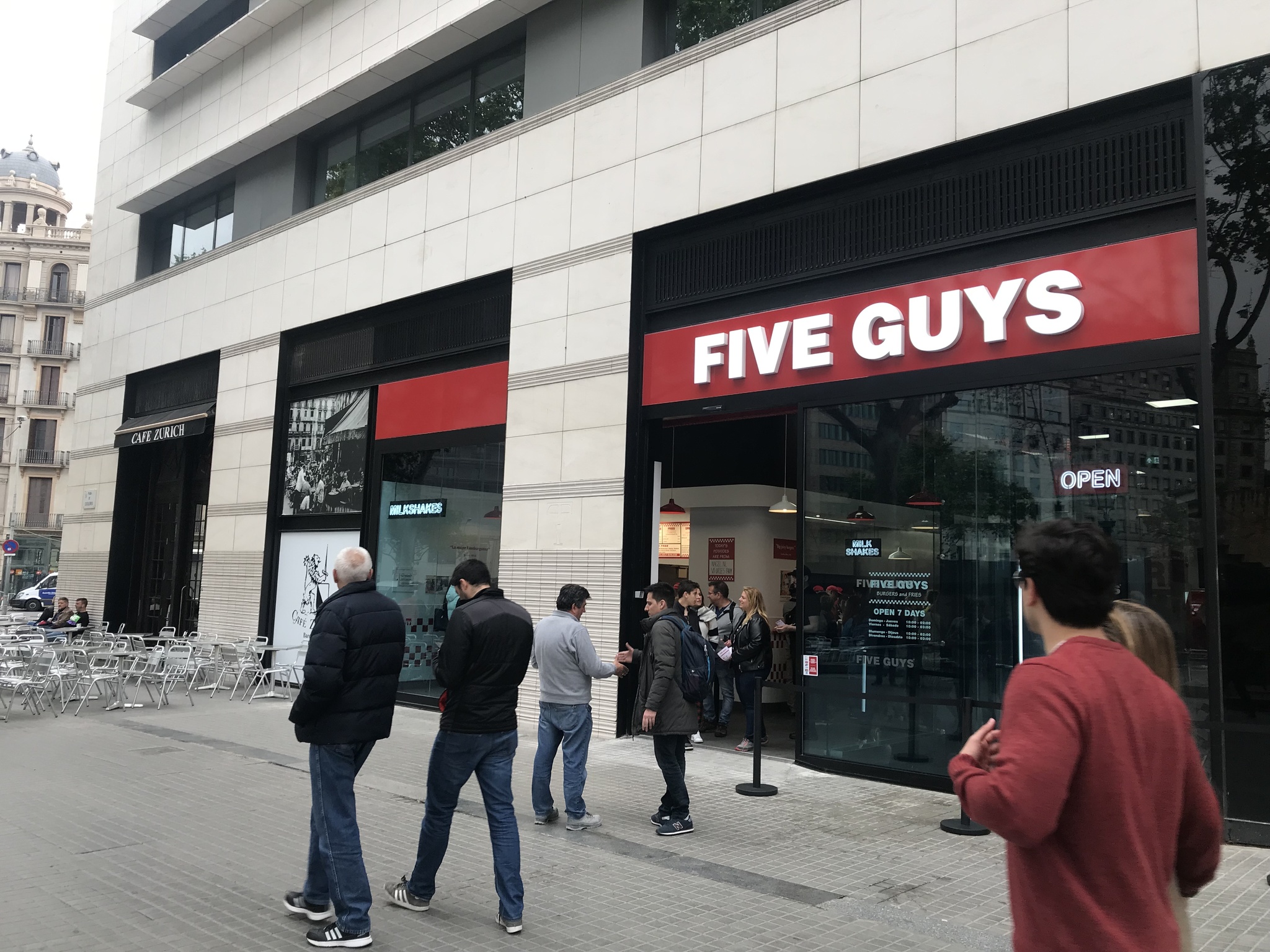 Uno de los restaurantes de Five Guys en Barcelona.
