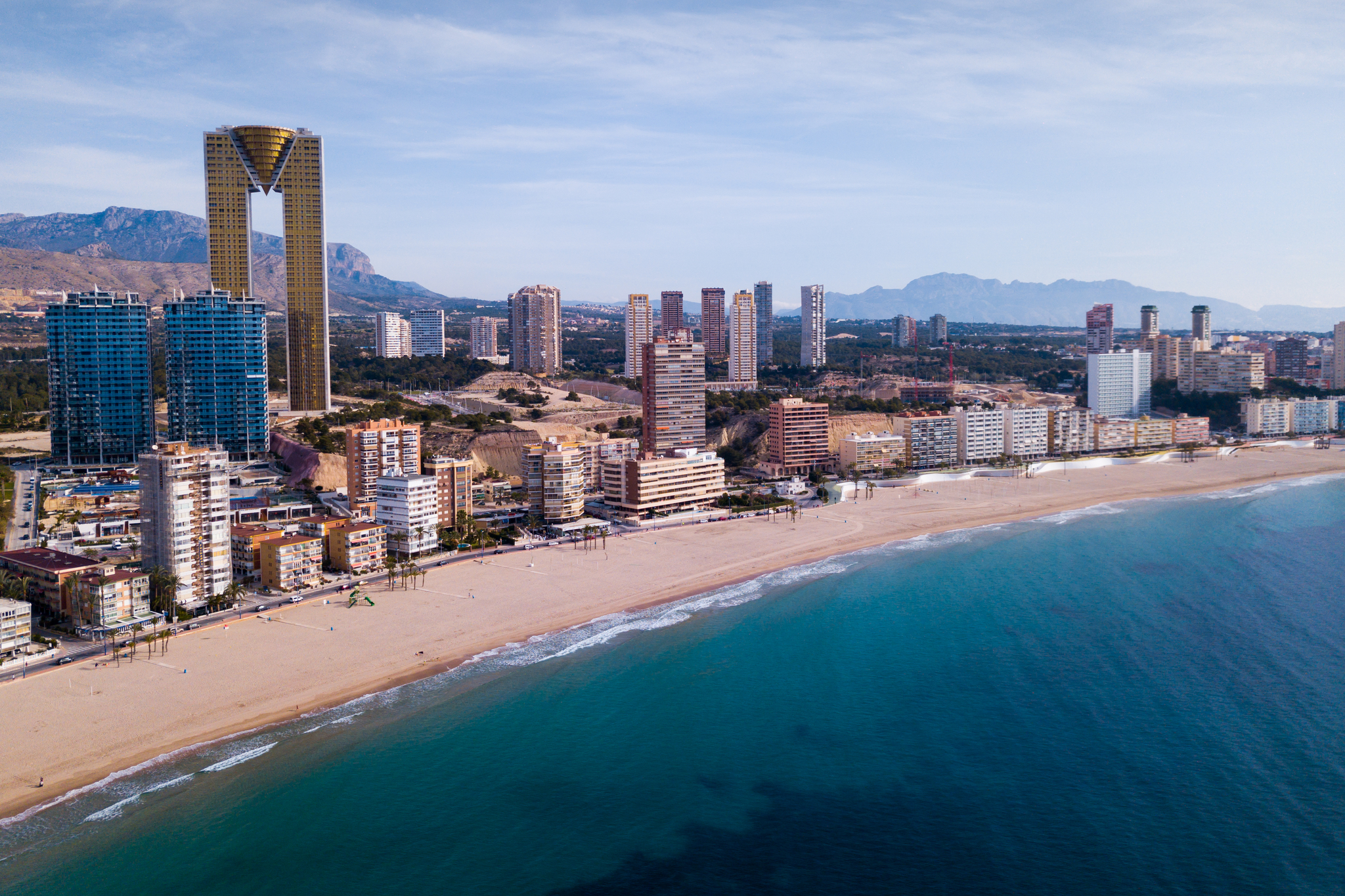 La rentabilidad de la vivienda en destinos costeros puede alcanzar unos porcentajes elevados, como es el caso de la Comunidad Valenciana y su 7,9%. En la imagen, Benidorm.