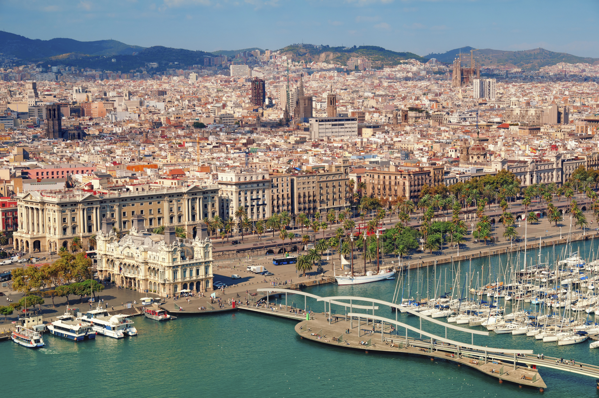 Vistas de Barcelona desde el puerto.