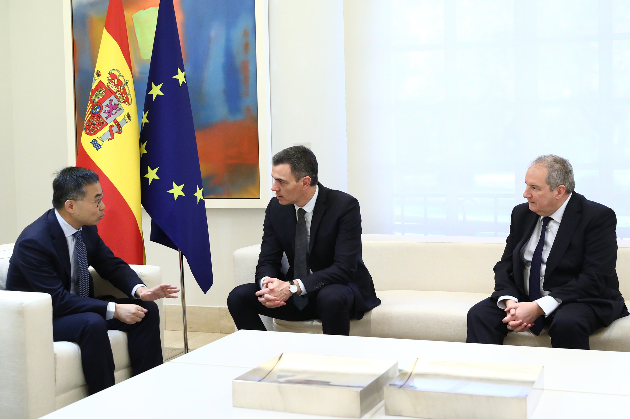 Encuentro entre el presidente de Envision, Ley Zhang, y el presidente del Gobierno, Pedro Sánchez, y el ministro de Industria y Turismo, Jordi Hereu.