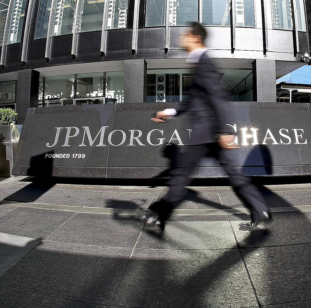 Un empleado de JPMorgan reconoció ante un tribunal europeo recientemente que su puesto "sólo existía sobre el papel".