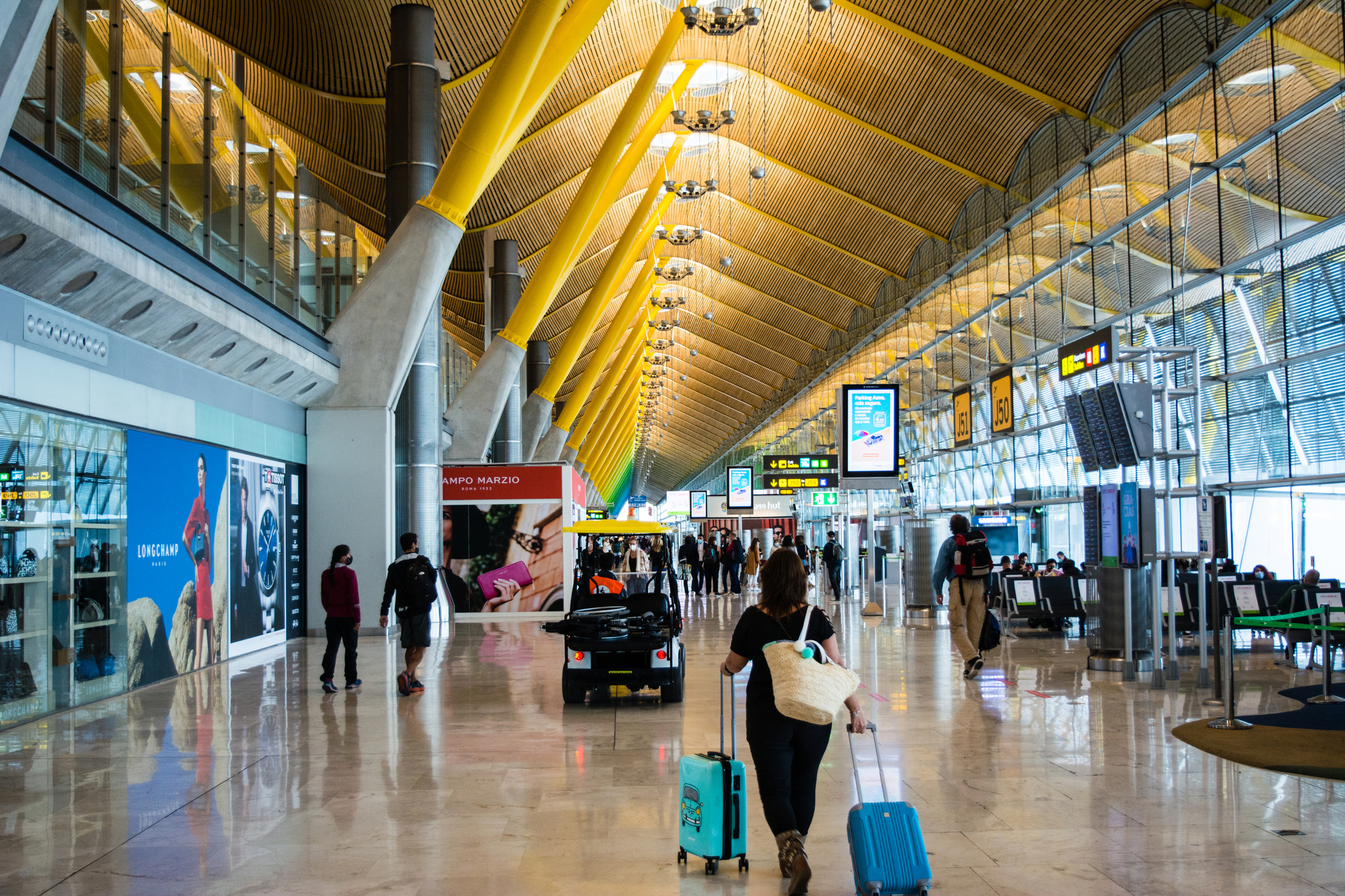 Los españoles realizaron casi 186 millones de viajes en 2023 con un gasto asociado de 58.750 millones