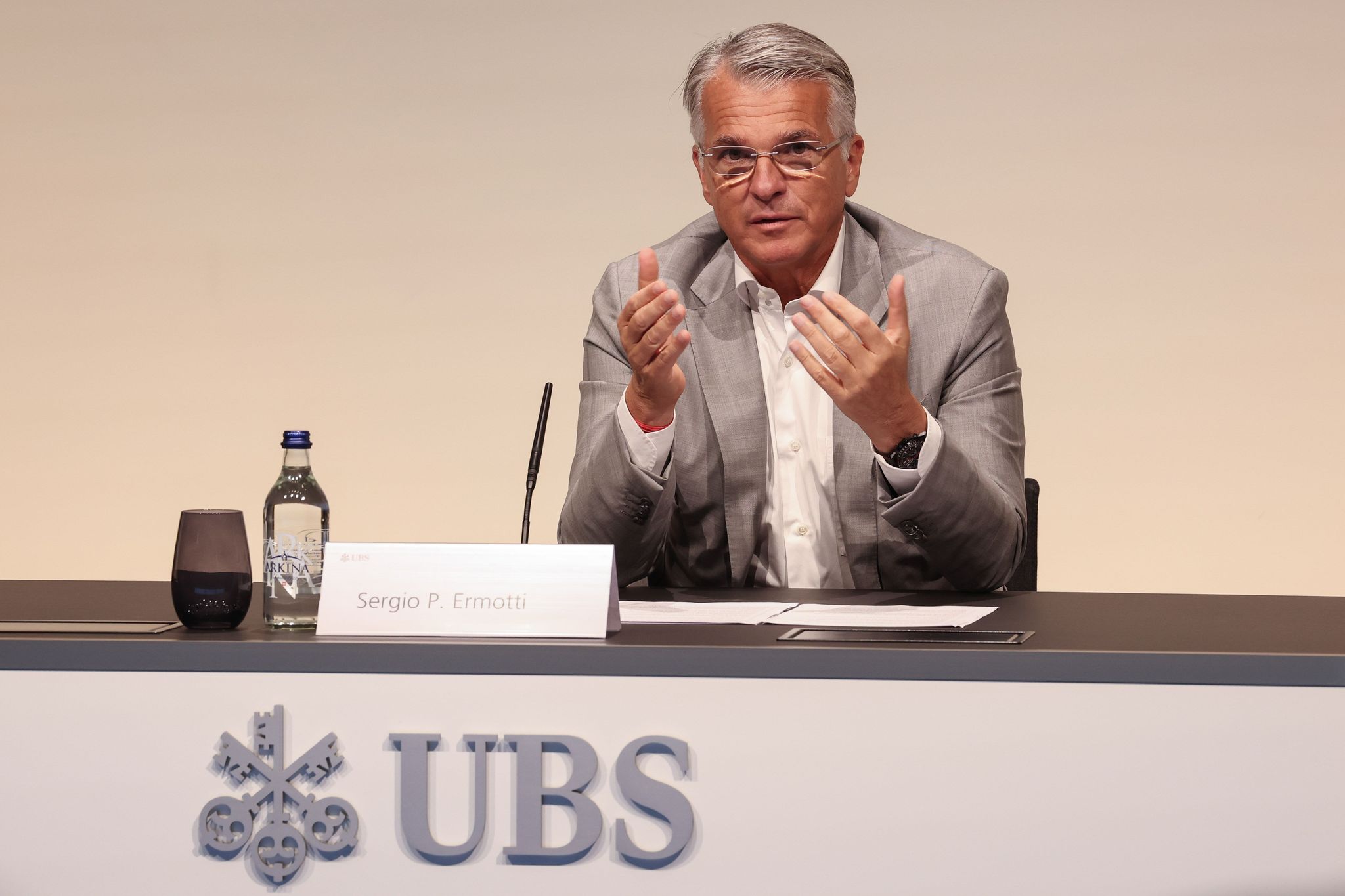 Sergio Ermotti, CEO de UBS, en una rueda de prensa.