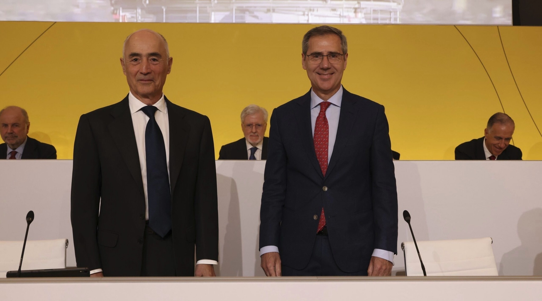 Rafael del Pino e Ignacio Madridejos en la junta de accionistas la semana pasada.