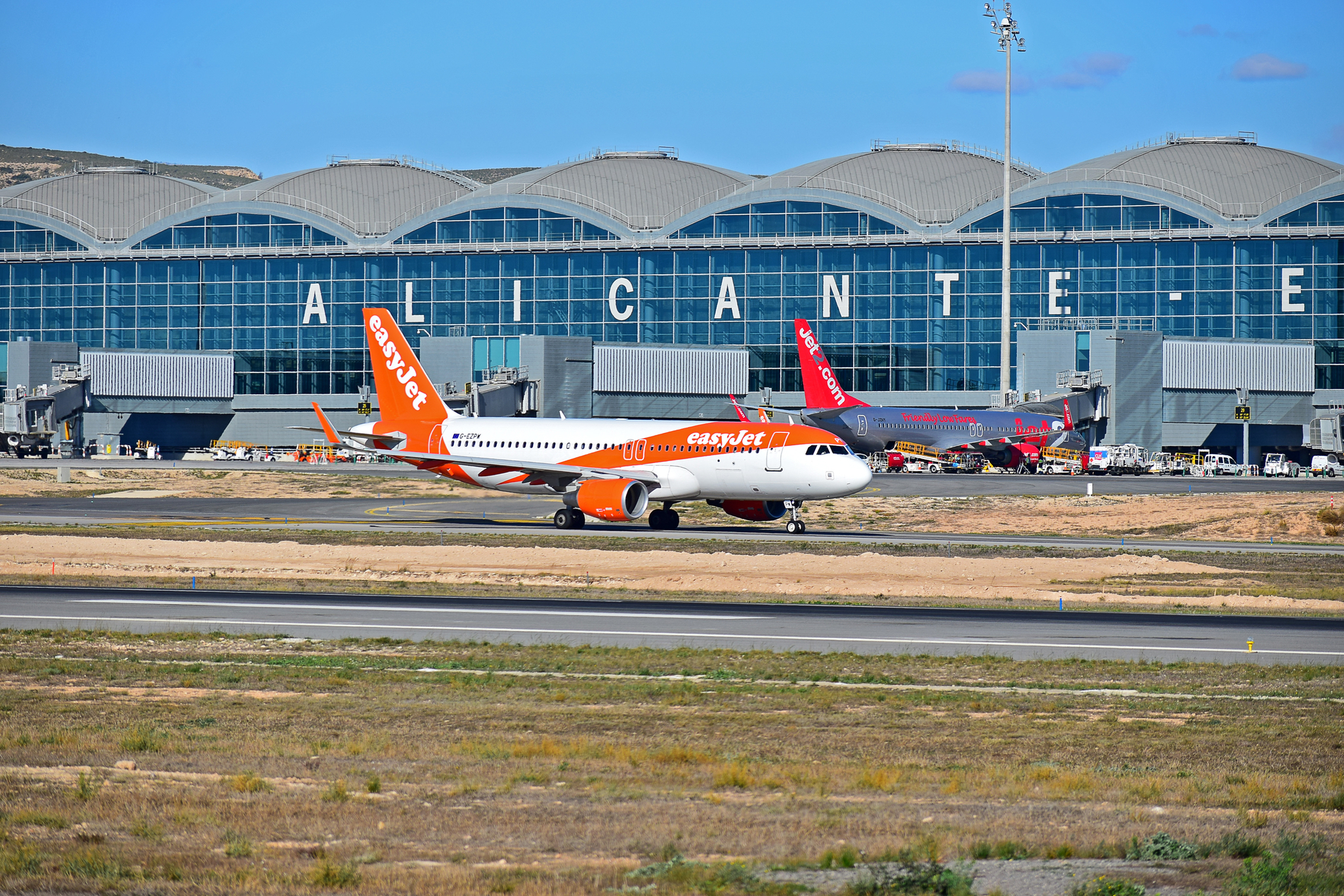 El aeropuerto de Alicante supera los 15 millones de pasajeros anuales.