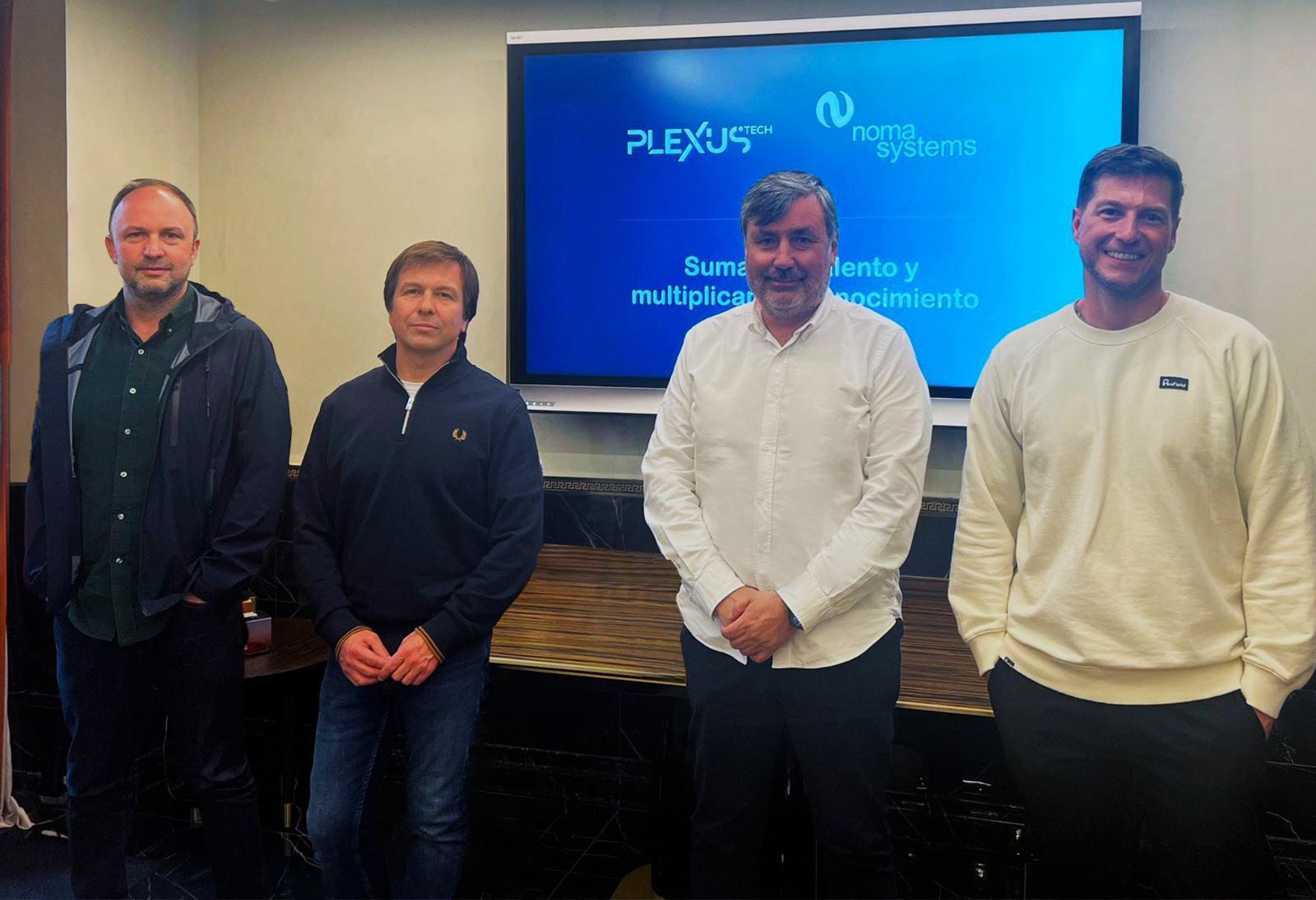 Antonio Agrasar, fundador y CEO de Plexus, tercero por la izquierda, junto a parte del equipo directivo de Nomasystems.