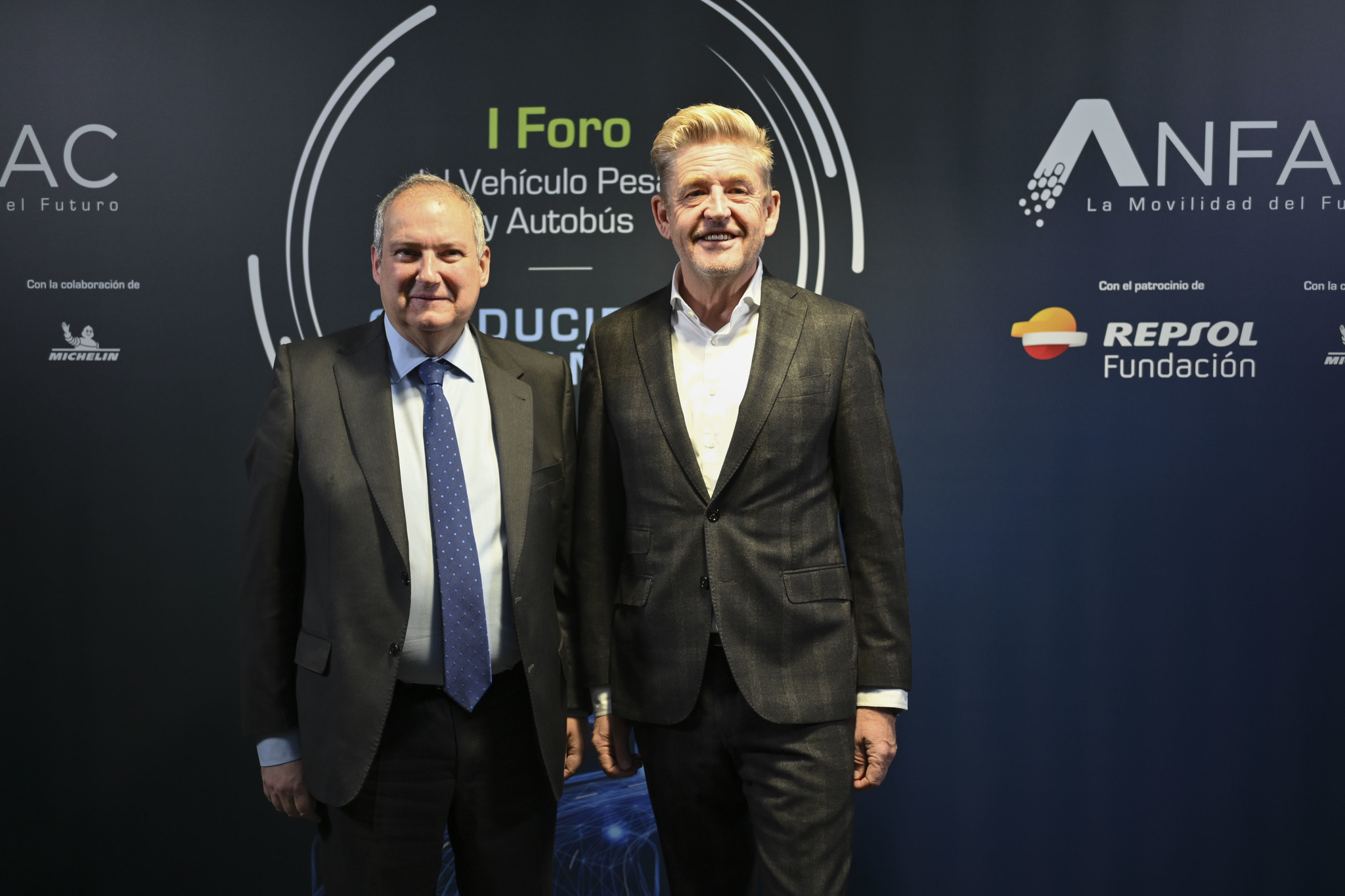 Jordi Hereu, ministro de Industria y Turismo, y Wayne Griffiths, presidente de Anfac, este jueves en Madrid.