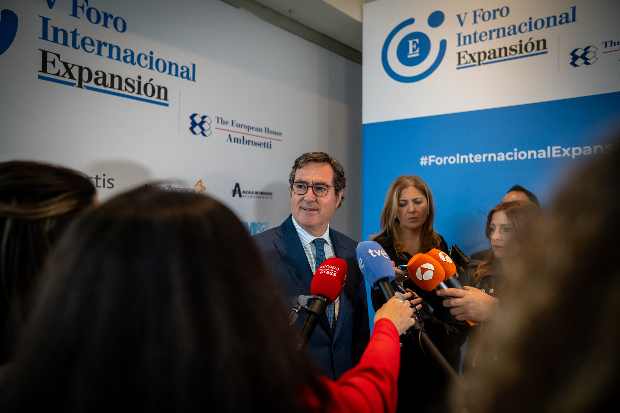 Opa BBVA-Sabadell: Garamendi pide al Gobierno que no interfiera y «respete las decisiones privadas»