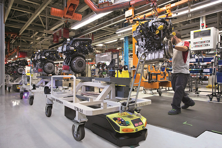 La facturación industrial se desploma en marzo un 12,2% y la de los servicios cae un 5,8%