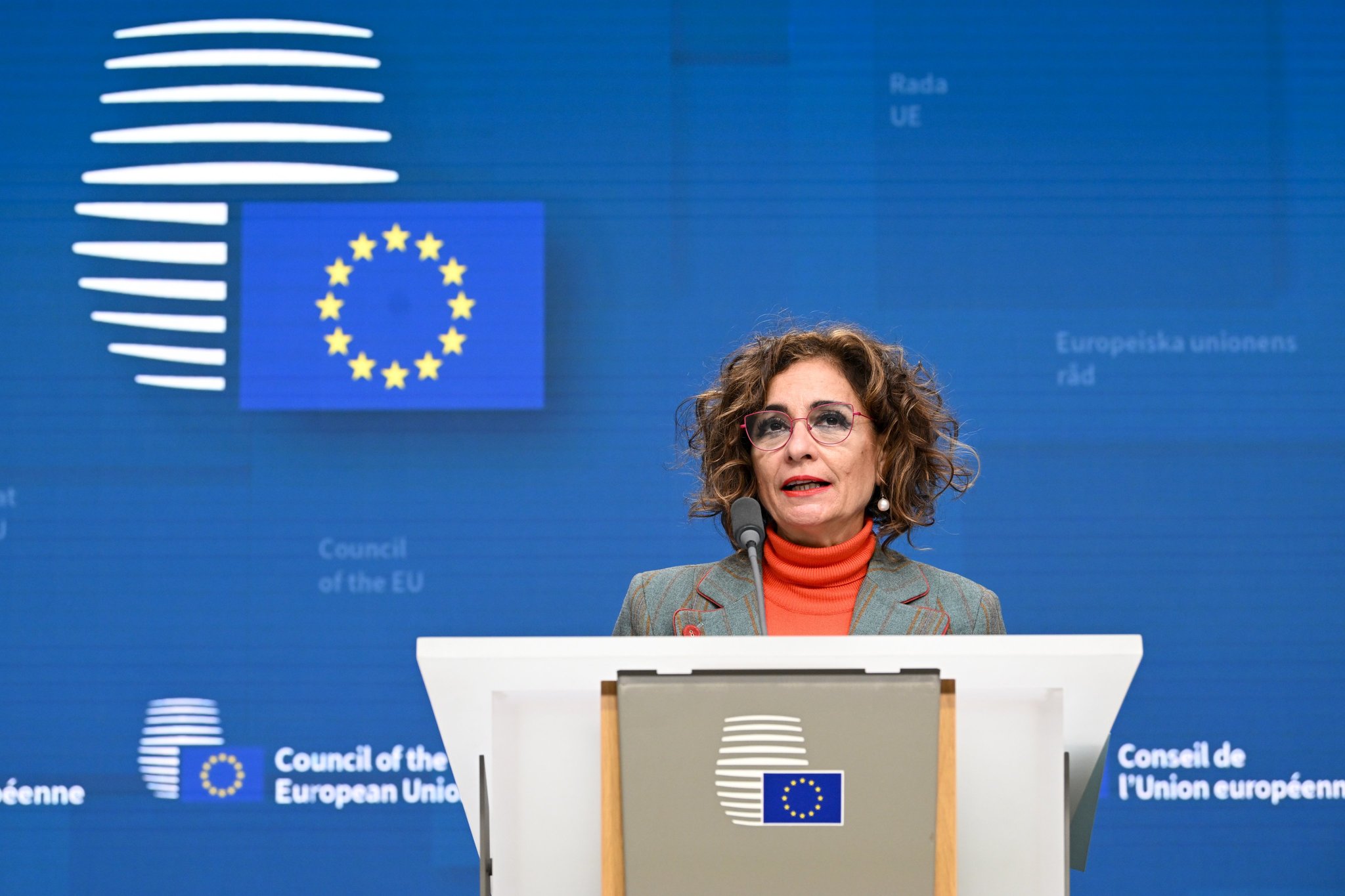 Bruselas lleva a España ante la justicia  por la fiscalidad de las fusiones