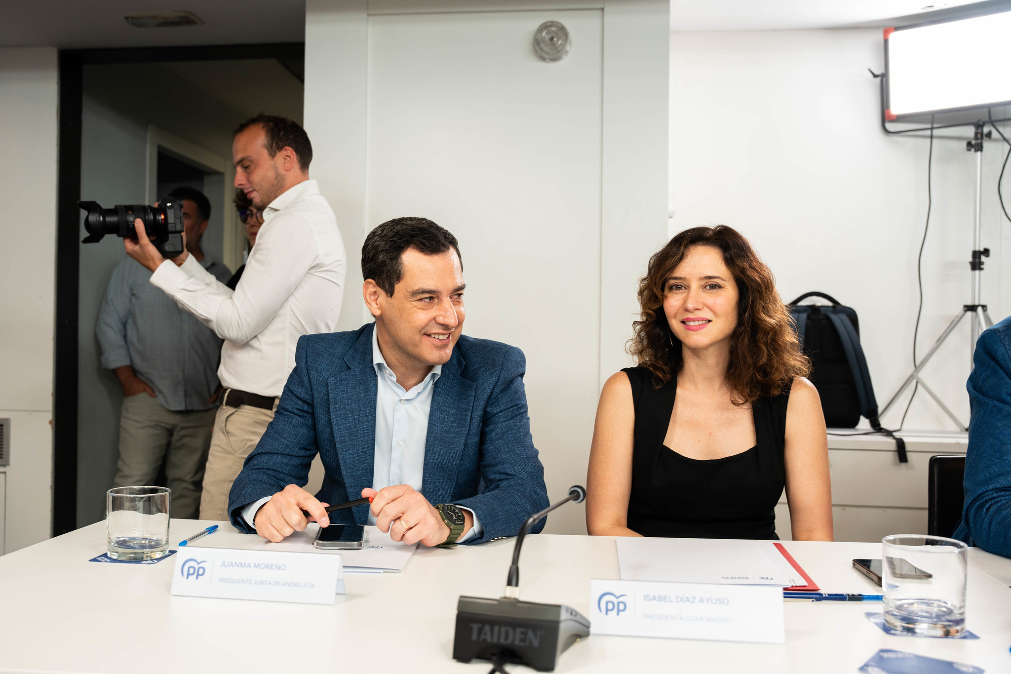 Ayuso y Moreno ven a las CCAA sin plazo para gastar sus créditos europeos