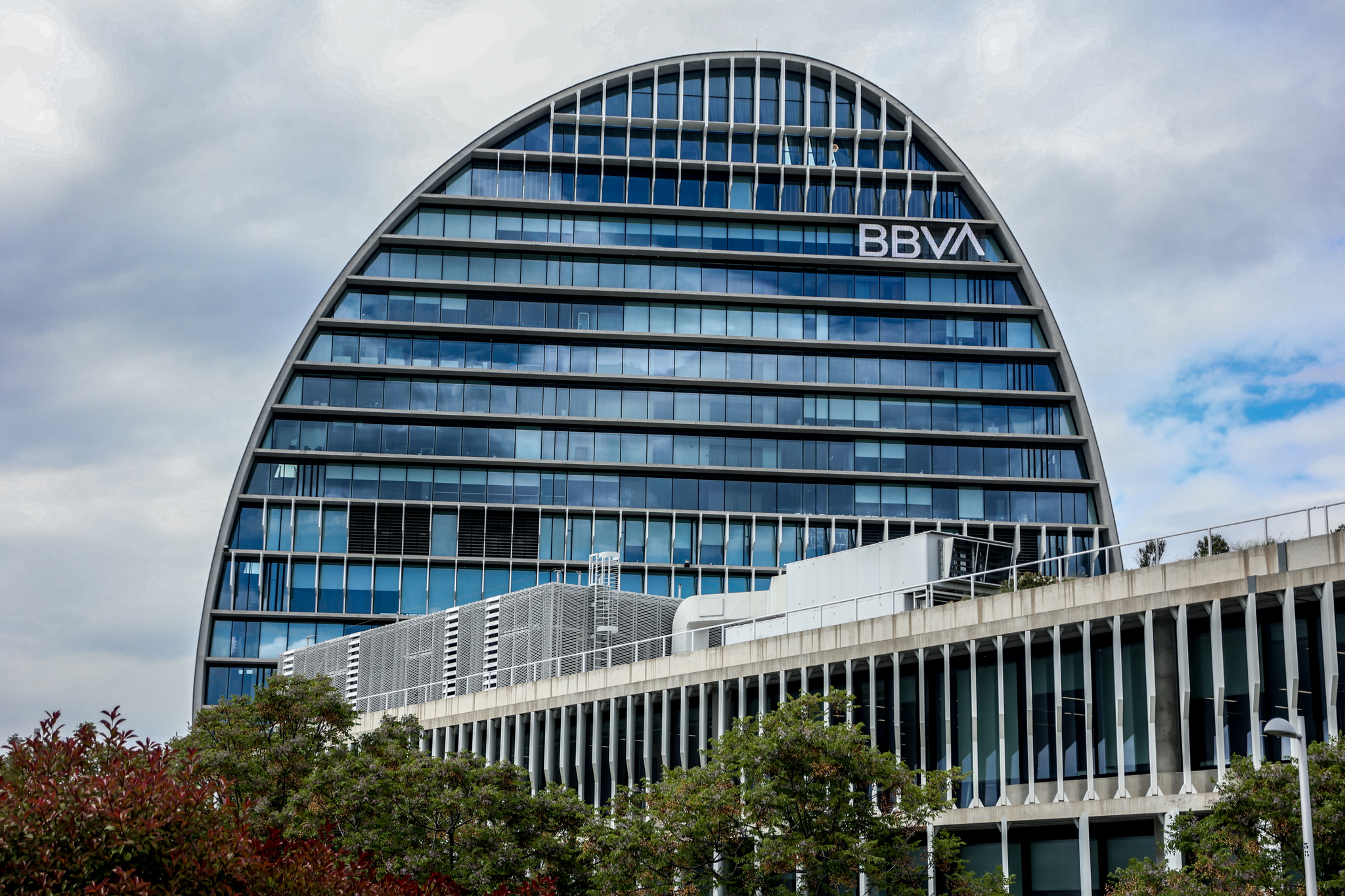 El optimismo de BBVA y la prudencia del Banco de España