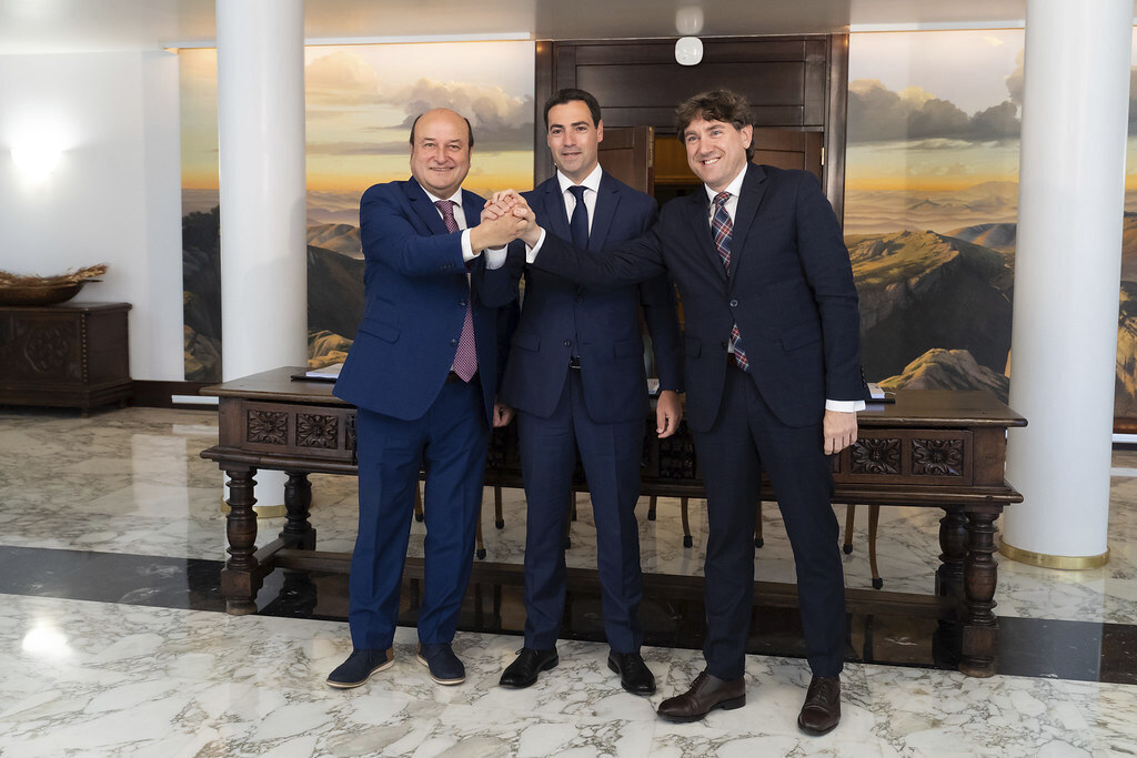 PNV y PSE prometen más autogobierno financiero y el impulso a la reindustrialización