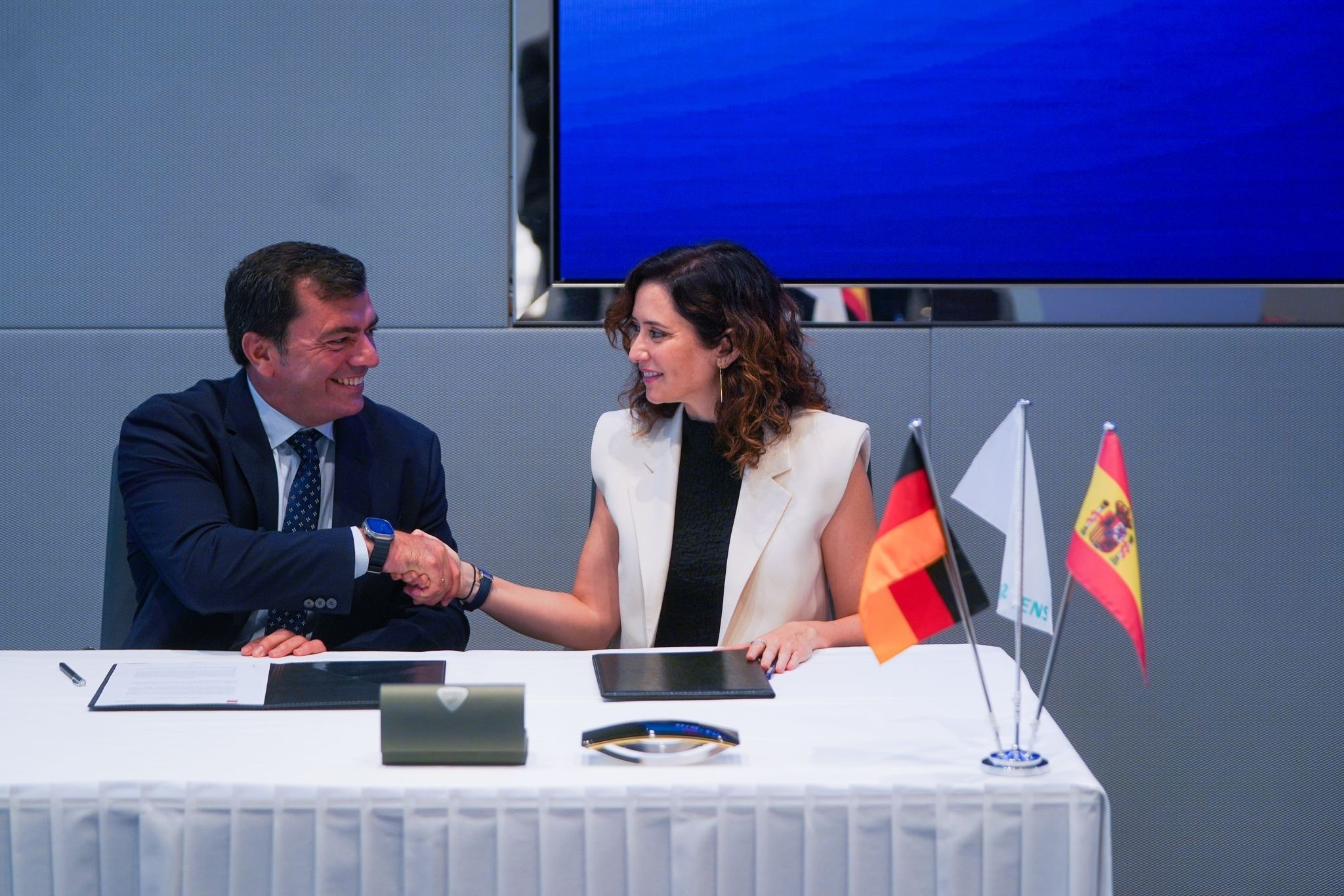 Ayuso busca en Alemania inversión en tecnología, sanidad y transportes
