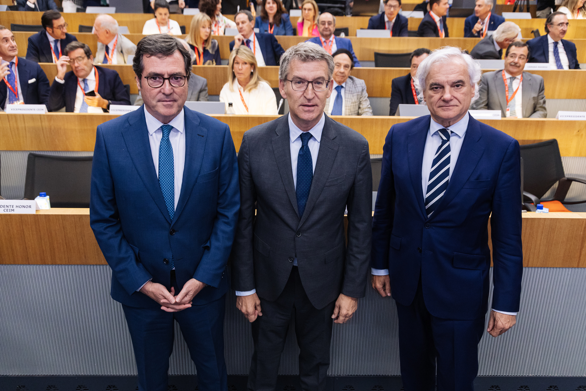 Feijóo promete a los empresarios que, si llega al Gobierno, hará una gestión eficaz de los recursos públicos y rebajará su presión fiscal