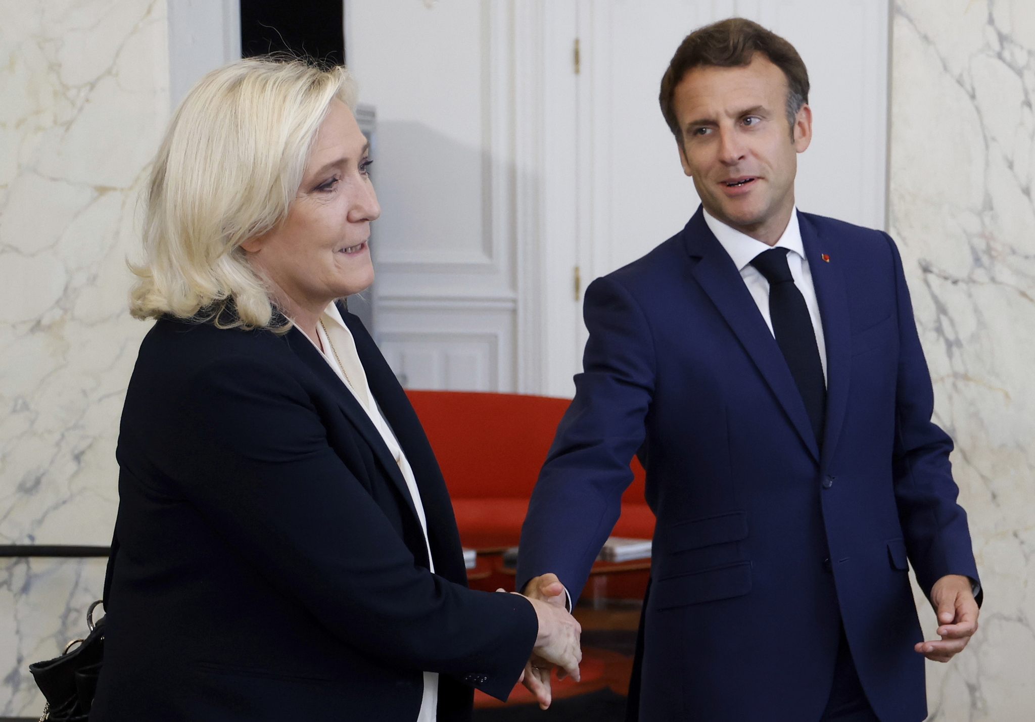 La extrema derecha refuerza su ventaja en los sondeos en Francia