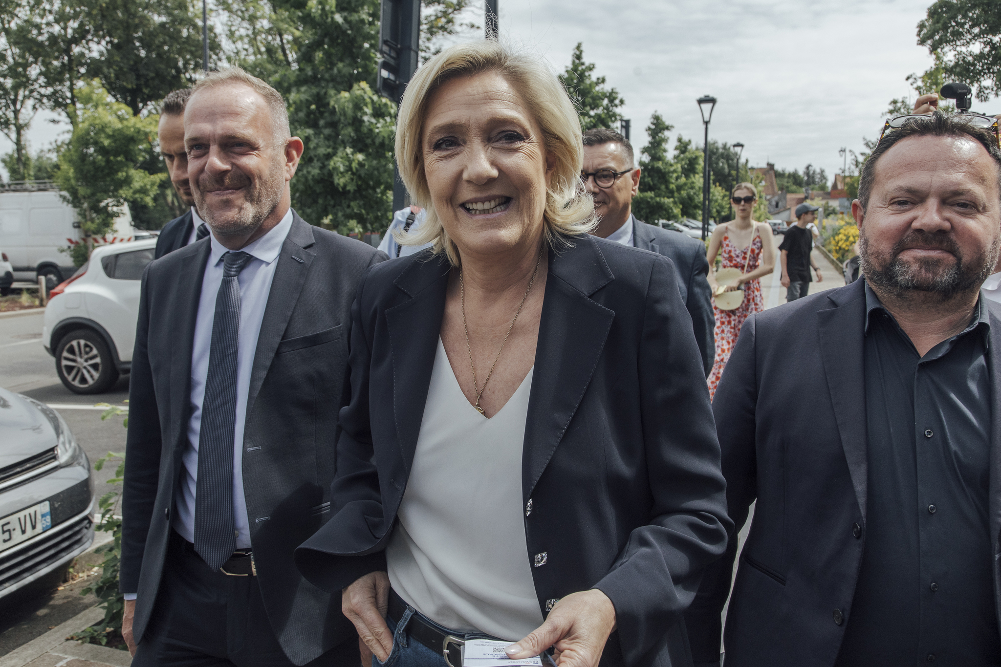 La extrema derecha se impone en Francia con el 34% de los votos, según los sondeos
