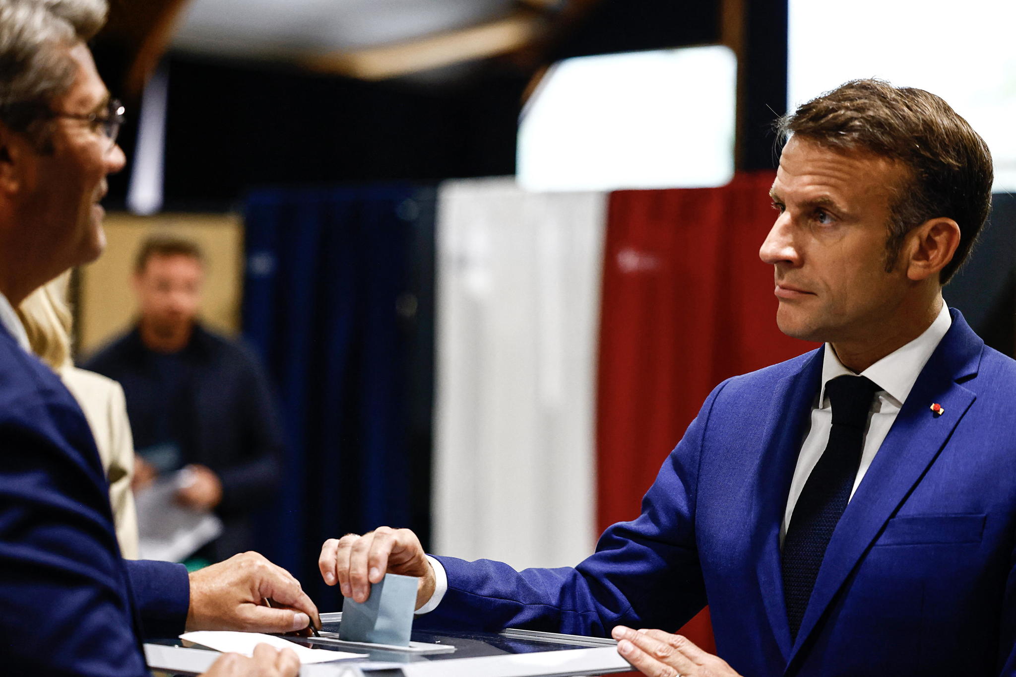 Macron pide un «frente republicano» con la izquierda tras la victoria de la ultraderecha