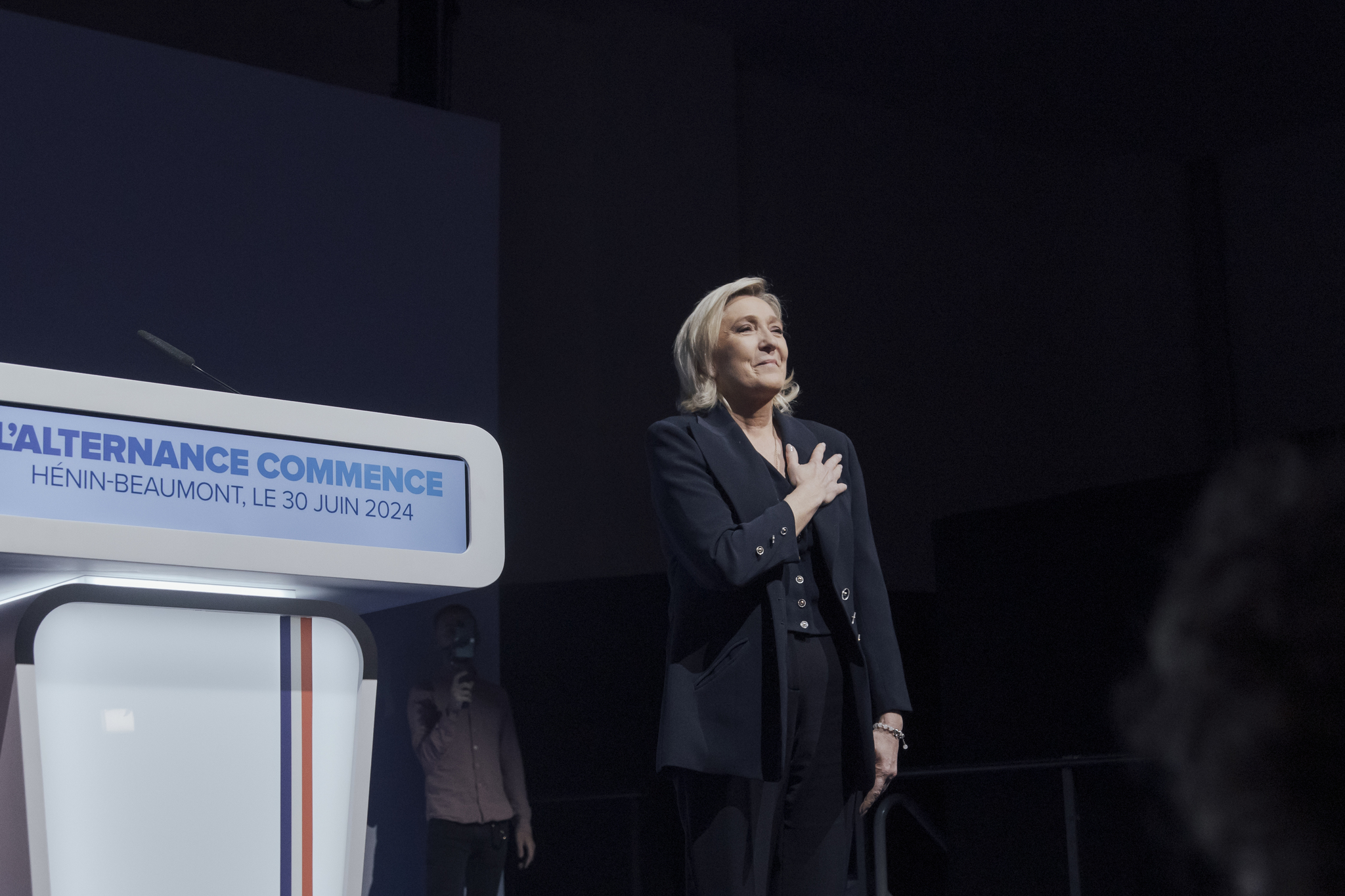 La extrema derecha gana en Francia y  el bloque de Macron cae al tercer puesto