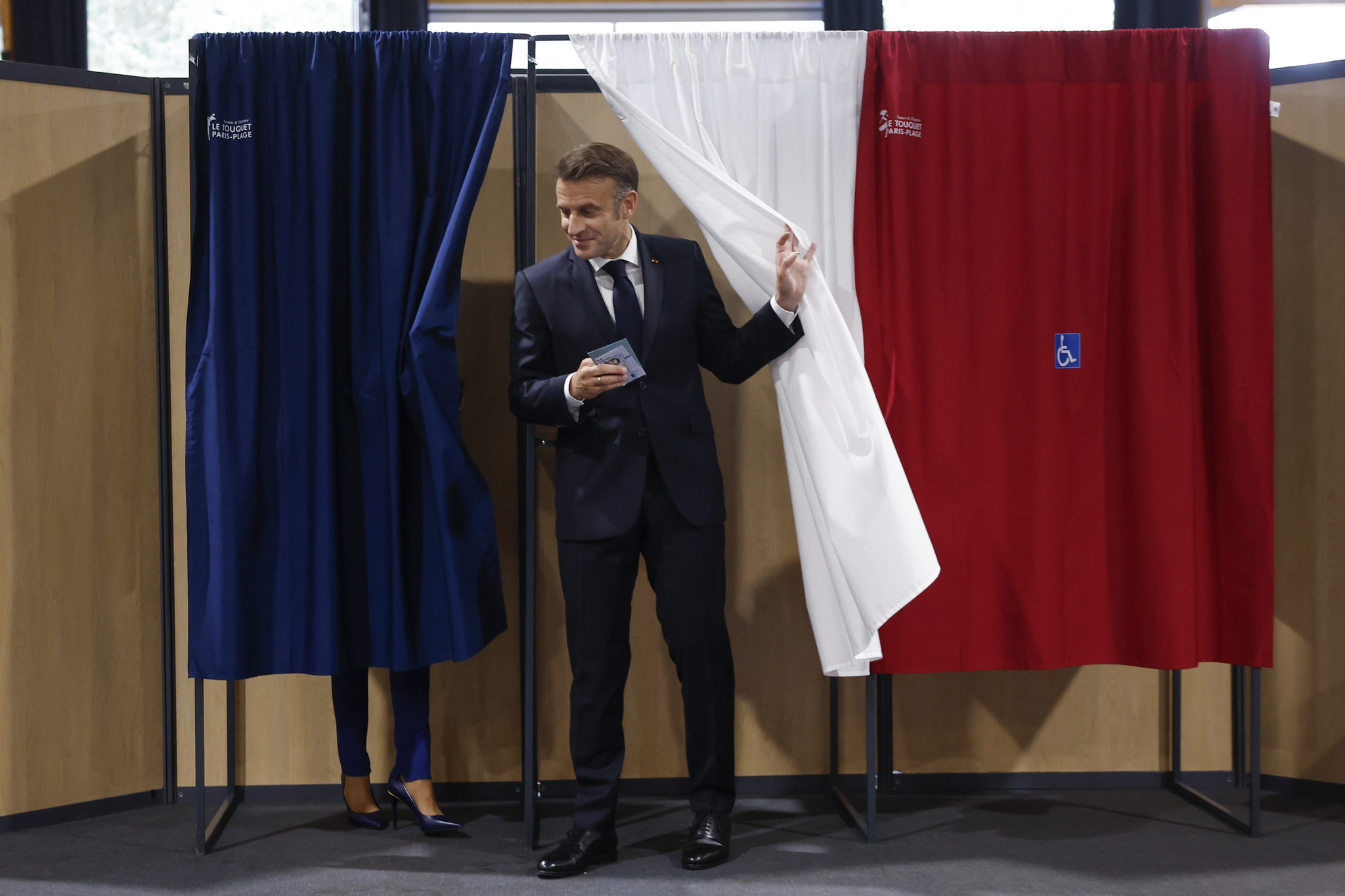 La izquierda francesa logra una mayoría simple en la segunda vuelta, según los sondeos