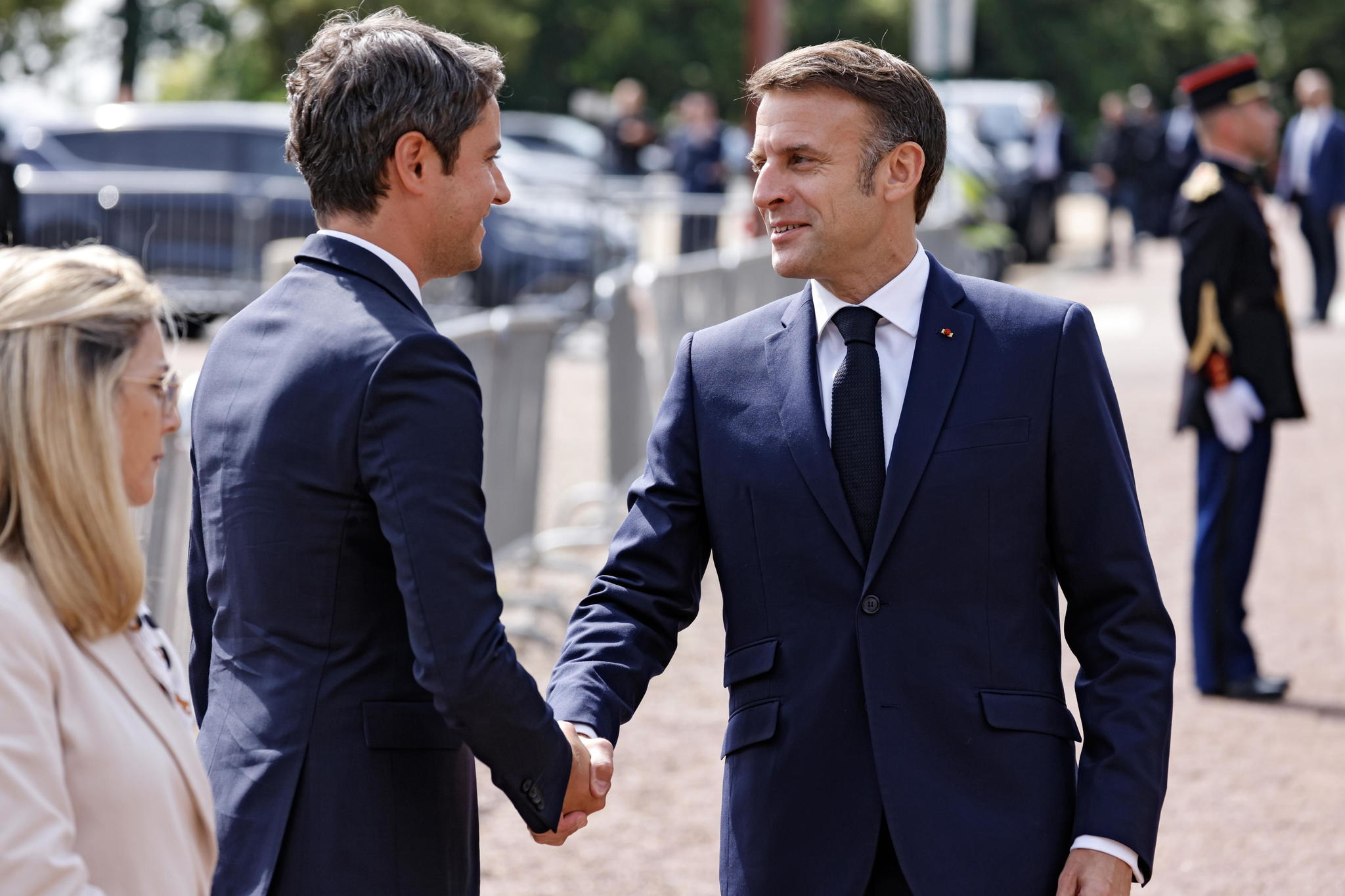 Macron pide a su primer ministro, Gabriel Attal, que continúe: ¿qué va a pasar en Francia ahora?